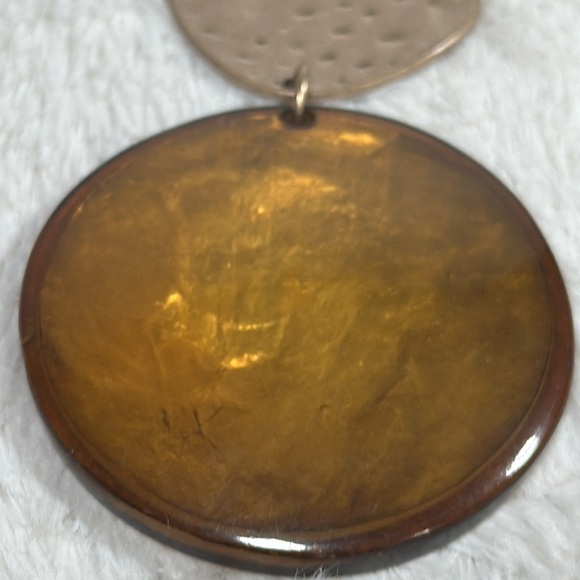 Stein Mart Spring Street Genuine Shell Gold Tone Necklace NEW - Picture 3 of 11